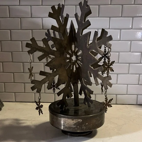 Vintage Metal Silver Snowflake Musicbox Decor - Picture 1 of 17